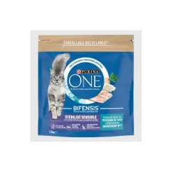 Purina ONE Croquettes Pour Chat^Croquettes pour Chat Stérilisé Sensible aux Poissons de mer 1,5 kg